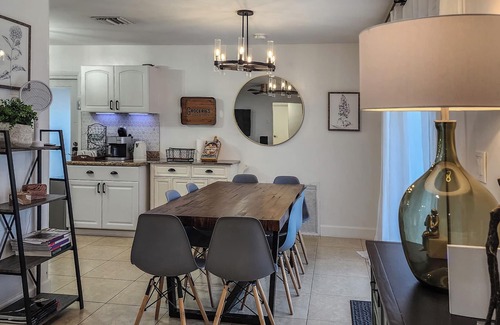 Central Corals Villa | Villa in Fort Lauderdale Waterfront Heated Salt Pool Tiki Free EV charging Kayak