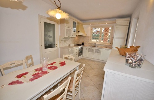 Seravezza Villa | Villa in Forte dei Marmi with hot tub in the garden, gym, sauna, wifi