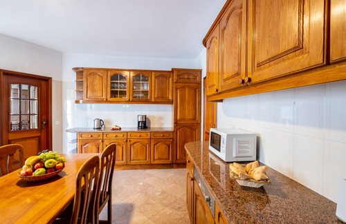 Gale Villa | Villa in Galé w/pool, BBQ & sea view