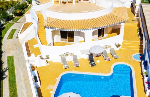 Gale Villa | Villa in Galé w/pool, BBQ & sea view