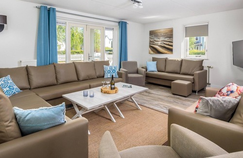 Municipality of Hellevoetsluis House | Villa in Hellevoetsluis near North Sea Beach