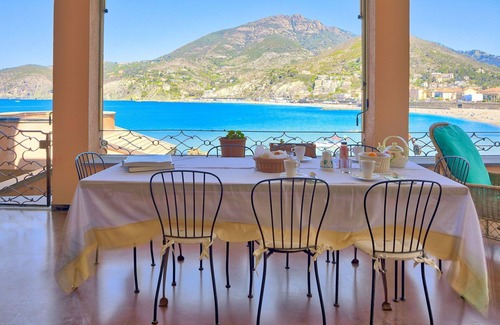 Levanto Villa | Villa in Levanto with 7 bedrooms sleeps 14
