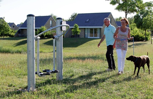 Heel House | Villa in Maaspark with Lake Views & Sauna
