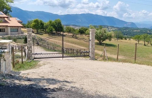 Roccamorice Villa | Villa in Majella National Park near the Celestine hermitages.