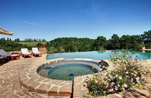 San Casciano in Val di Pesa Villa | Villa in Paolini with 6 bedrooms sleeps 15