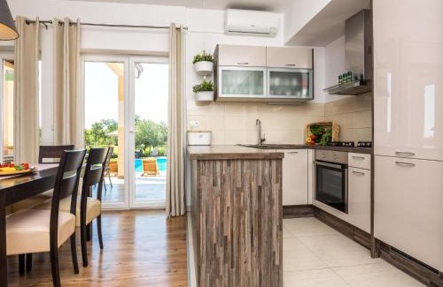 Policnik House | Villa in Policnik with Private Pool