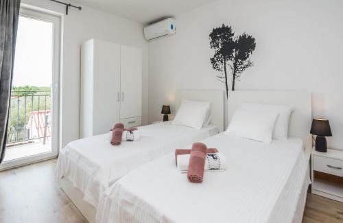 Policnik House | Villa in Policnik with Private Pool
