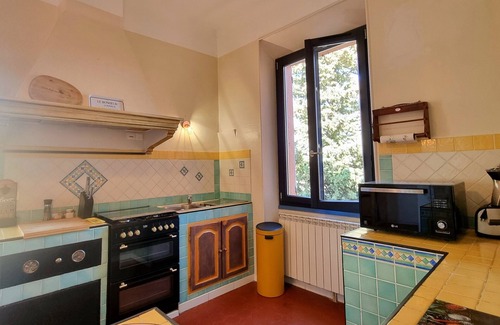La Roque-d'Antheron House | Villa in Provence - Luberon, *4bedroom/swimming pool * fenced garden & parking