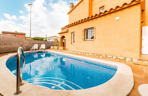 L'Escala Villa | Villa in Riells Beach with Private Pool