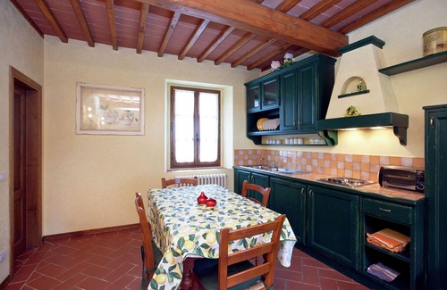 Loro Ciuffenna Cottage | Villa in Tuscany with Pool & Vineyard Views