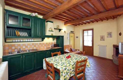 Loro Ciuffenna Cottage | Villa in Tuscany with Pool & Vineyard Views