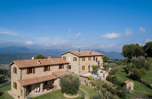 Umbertide House | Villa in Umbria with Saltwater Pool