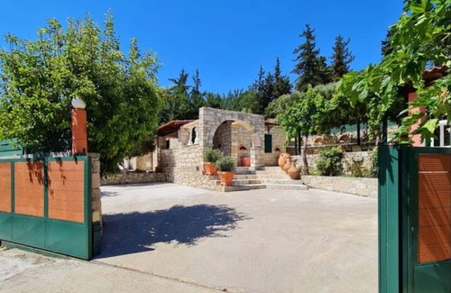 Gavalochori Villa | Villa in Vámos with 3 bedrooms sleeps 6