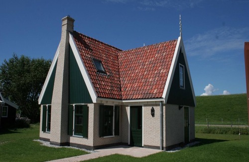 Hippolytushoef Villa | Villa in Wieringer Style with Garden