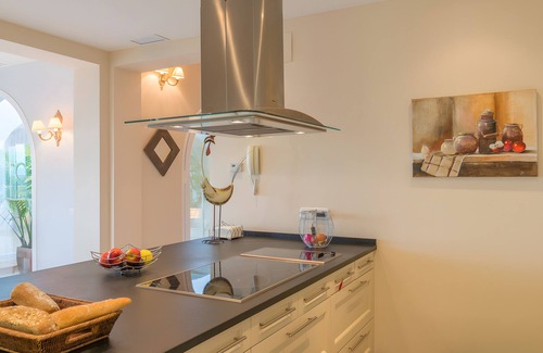 Benalup-Casas Vieja Villa | Villa 'Índigo' with Mountain Views, Wi-Fi, and Air Conditioning