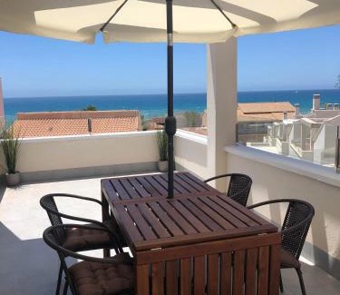 Los Puertos House | Villa Isla Plana - right by the sea