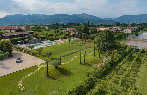 Calvagese della Riviera Villa | Villa in Calvagese Della Riviera with 3 bedrooms sleeps 10