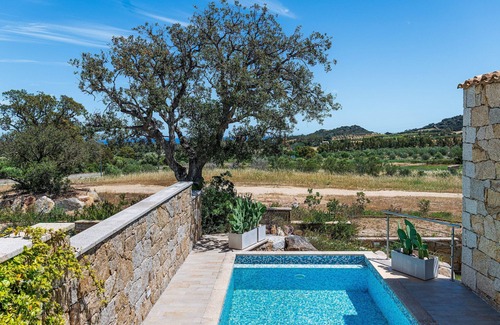 Castiadas Villa | Villa 'Laccus 8' with Sea View, Wi-Fi and Air Conditioning