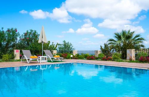 Kirianna Villa | Villa Laga with Pool, 300m to Taverns, Childrens Area, BBQ!