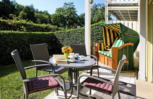 Ostseebad Kuhlungsborn Apartment | Villa Laura Cottage apartment 102: spacious 3-room apartment close to the beach