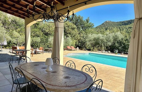 Rougiers Villa | Villa les Restanques * Swimming pool & Petanque in Provence