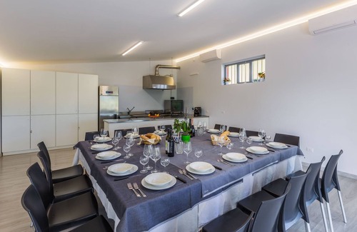 Morro d'Alba Villa | Villa Lorena with pool, surrounded by a park of olive trees, just 15 km from the beach of Senigallia