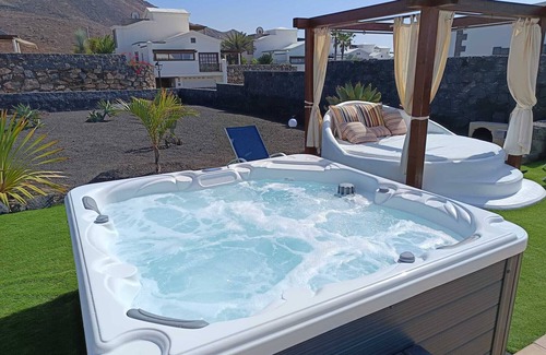 Yaiza Villa | VILLA LOS ALISIOS is a great villa with private pool