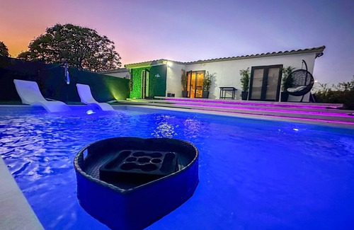 Flagami Villa | Villa LuxeMiami Airport Heat pool spa fire pit