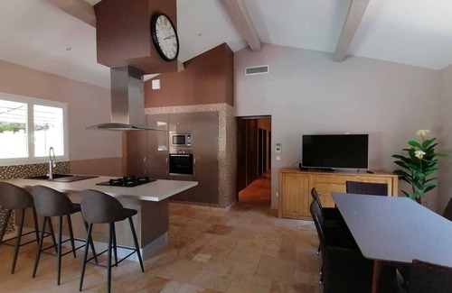 Draguignan House | Villa Luxueuse au Calme D'une Pinède