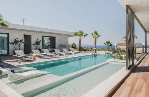 Kissamos Villa | Villa Lydia I Indoor Heated* pool & amazing seaview