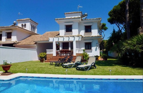 Los Gallos-Cerromolino Villa | Villa 'Margaritas' with Private Pool, Wi-Fi and Air Conditioning
