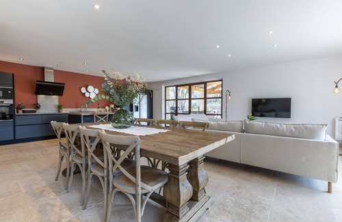 Caseneuve Villa | Villa Maira - live in the heart of authentic Provence in a charming house