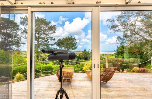 Plouider Villa | Villa 'Maison Vue Mer Avec Piscine' with Sea View, Private Pool and Wi-Fi