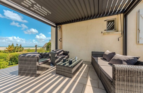 Plouider Villa | Villa 'Maison Vue Mer Avec Piscine' with Sea View, Private Pool and Wi-Fi