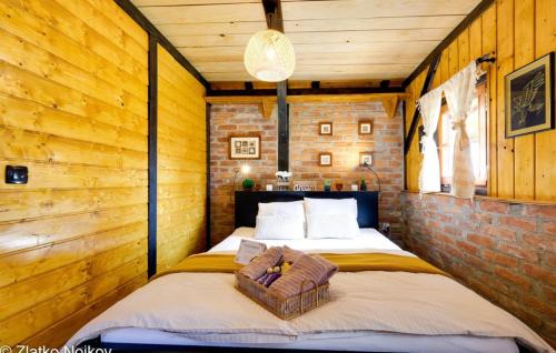 Daruvar Villa | Villa Mali Sokol by Villas Guide