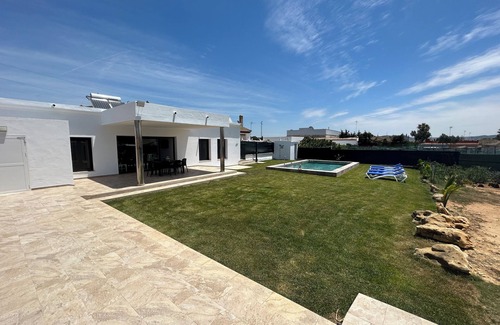 Conil de la Frontera Cottage | Villa Manoli Namaste, 6 minutes drive to the beach and downtown