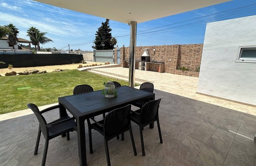 Conil de la Frontera Cottage | Villa Manoli Namaste, 6 minutes drive to the beach and downtown