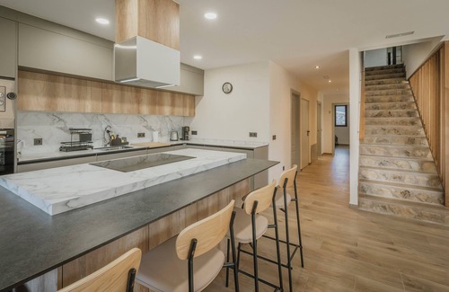 Peguerinos Villa | Villa 'Marieta' with Lake View, Wi-Fi and Air Conditioning