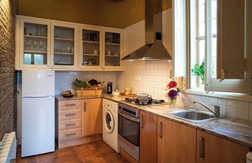 Torrelavit Villa | Villa "Masia Can Comas" with Pool, Garden & Wi-Fi
