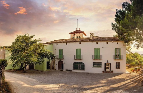 Torrelavit Villa | Villa "Masia Can Comas" with Pool, Garden & Wi-Fi