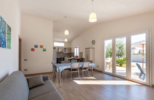 Mazara del Vallo Villa | Villa Mazara near the sea with garden and air conditioning