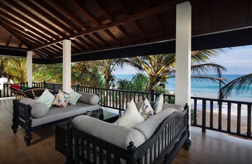 Hikkaduwa Villa | Villa Mer Vue - Beachfront - Complementary Breakfast