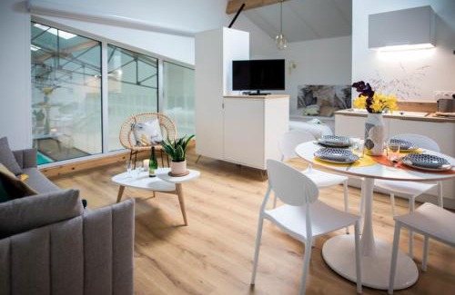 Dollon Villa | Villa moderne proche du Mans avec piscine intérieure