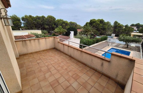Les Tres Cales Ski Chalet | VILLA MONREDÓ. Spacious house with private pool and large garden.