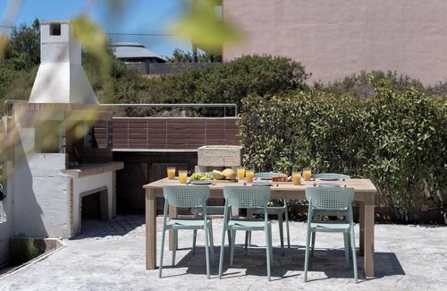 Kalathas Villa | Villa Mons! Ideal for families or groups of friends looking for relaxation.