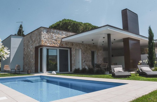 Pacengo Villa | Villa 'My Lagozise' with Private Pool, Wi-Fi and Air Conditioning
