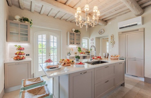Valgiano Villa | Villa Noa, Romantic 8 bedroom Luxury Farmhouse with Private Pool on the Lucca Hills