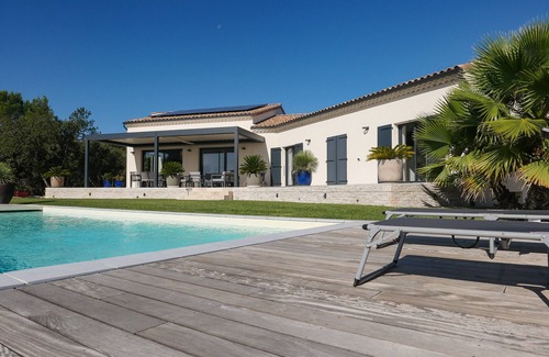 Saint-Restitut Villa | Villa Noélisa, heated swimming pool, view of the Ventoux