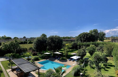 Forte dei Marmi Villa | Villa oasis swimming pool and park
