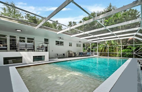 Pinecrest House | Villa Oasis w/Heated Pool,Sauna & BBQ & Pool Table